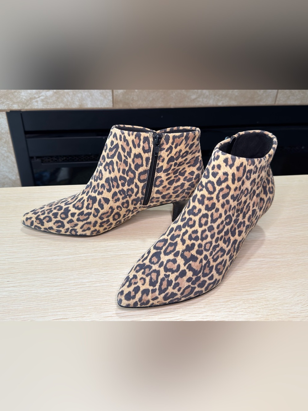 Clarks Linvale Sea leopard print suede ankle bootie Size 8.5 M